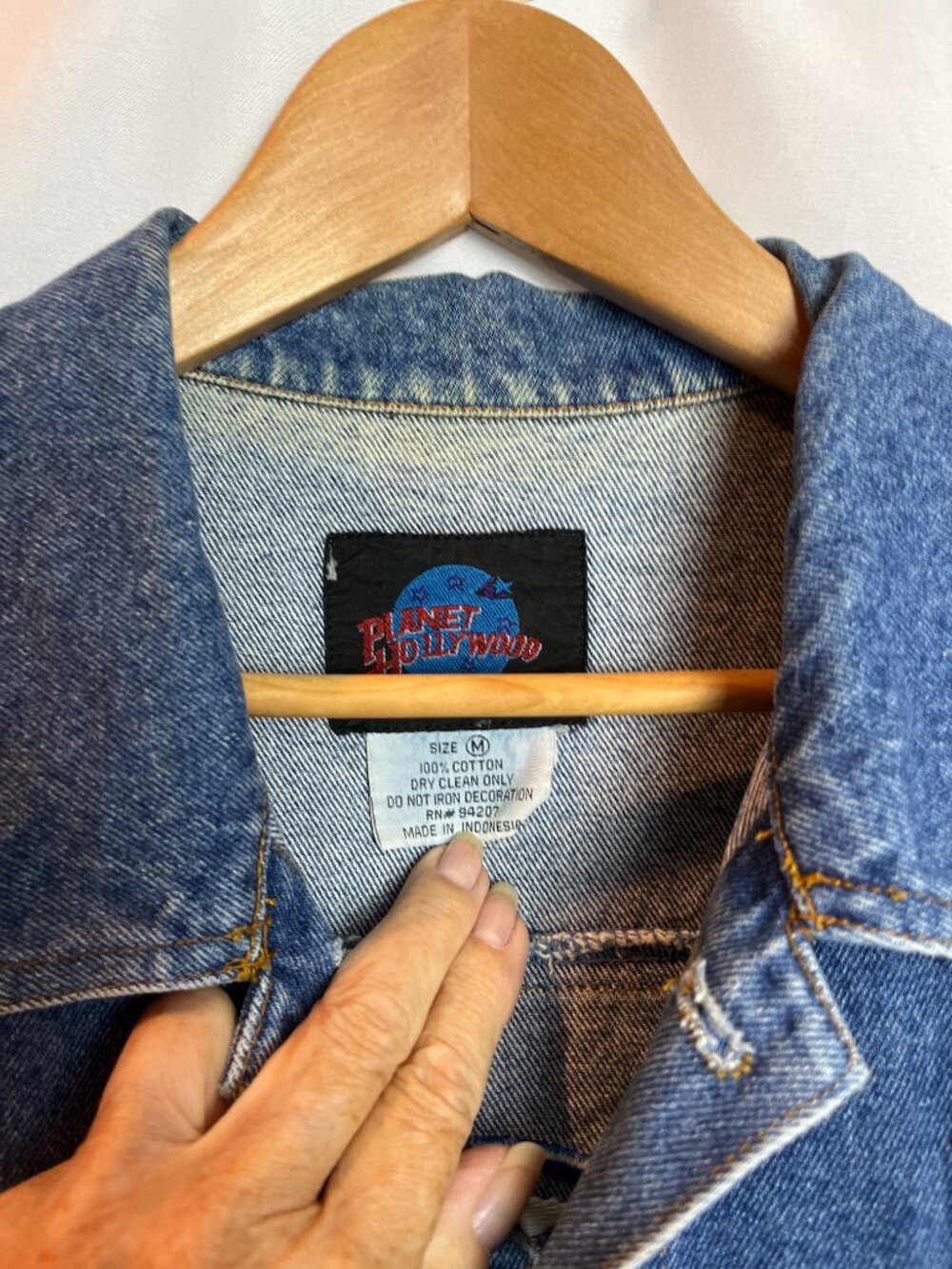 Women's Unique Planet Hollywood Trucker Jacket, Size M - Picture 5 of 10